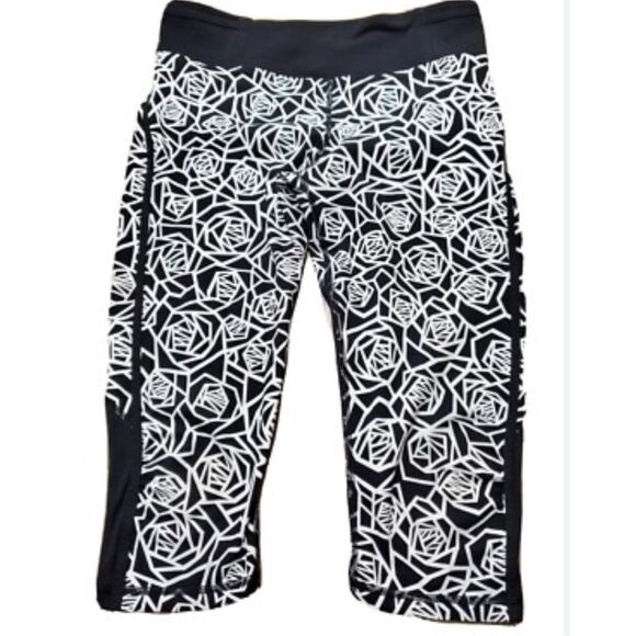 Lululemon Posey Floral Crops - Picture 11 of 12